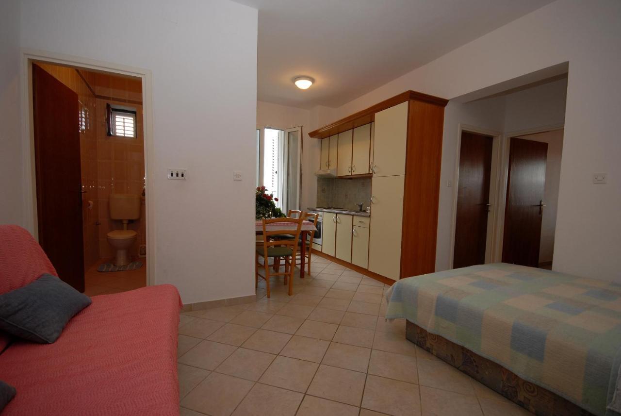 Apartments And Rooms With A Swimming Pool Kali, Ugljan - 14083 Exterior foto